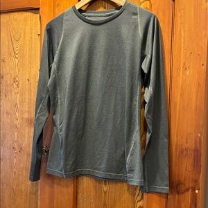 10/25$ 🧁 Gray Long Sleeve Shirt